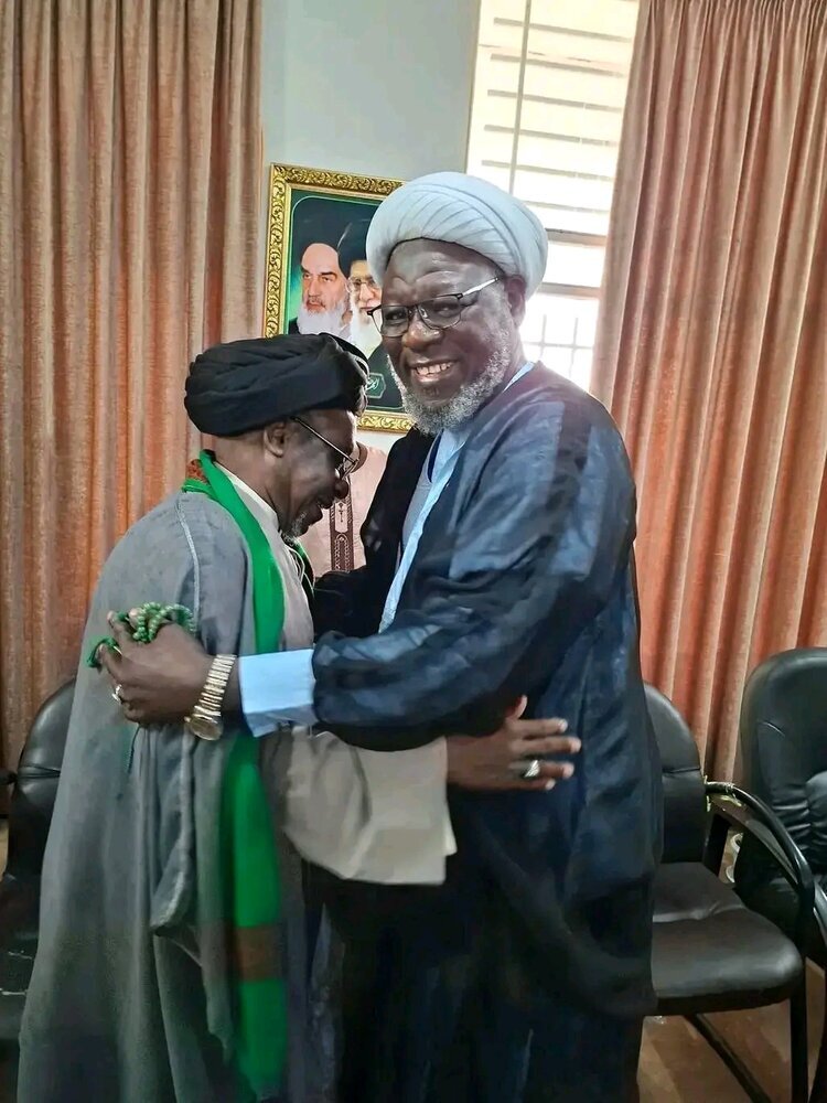 في مدينة قم.. وفد من علماء نيجيريا يلتقي بممثل الإمام الخامنئي في أفريقيا + صور