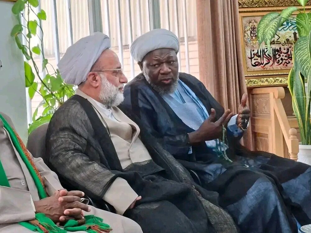 في مدينة قم.. وفد من علماء نيجيريا يلتقي بممثل الإمام الخامنئي في أفريقيا + صور