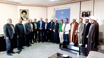تصاویر/ دیدار جمعی از مادحین و روحانیون شاهین دژ با فرماندار این شهرستان