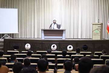 تصاویر/ حضور مدیر دفتر امور نخبگان و استعدادهای برترحوزه‌های علمیه در مدرسه علمیه امام خامنه ای ارومیه