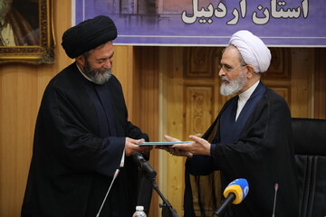 تصاویر/ جلسه آیت الله اعرافی با نماینده ولی فقیه و اعضای شورای استان اردبیل و اعطای احکام