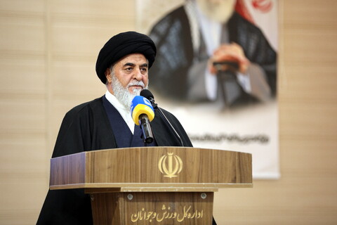 تصاویر/همایش حسینیان اردبیل با حضور جامعه قرآنی هیئات مذهبی ، مداحین و شاعران حسینی اردبیل