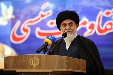 تصاویر/همایش حسینیان اردبیل با حضور جامعه قرآنی هیئات مذهبی ، مداحین و شاعران حسینی اردبیل