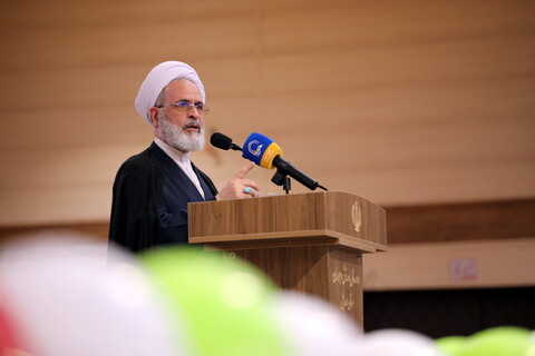 تصاویر/همایش حسینیان اردبیل با حضور جامعه قرآنی هیئات مذهبی ، مداحین و شاعران حسینی اردبیل