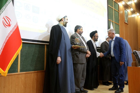 تصلویر/ اختتامیه همایش ملی مدیریت تراز انقلاب اسلامی در اندیشه و سیره امام خامنه‌ای