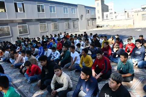 تصاویر/ حضور امام جمعه شهرستان خوی در جمع دانش آموزان دبیرستان شادروان امین حکیمی