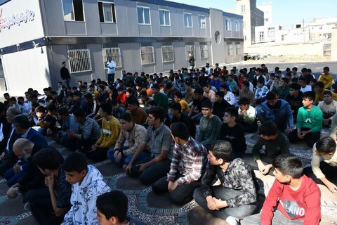 تصاویر/ حضور امام جمعه شهرستان خوی در جمع دانش آموزان دبیرستان شادروان امین حکیمی