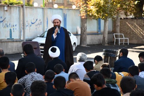 تصاویر/ حضور امام جمعه شهرستان خوی در جمع دانش آموزان دبیرستان شادروان امین حکیمی