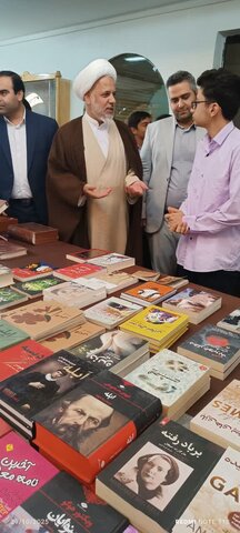 تصاویر/افتتاح نمایشگاه کتاب در ساوه به مناسبت هفته فرهنگی این شهرستان
