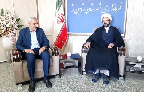 تصاویر/ دیدار جمعی از مادحین و روحانیون شاهین دژ با فرماندار این شهرستان