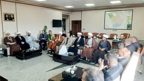 تصاویر/ دیدار جمعی از مادحین و روحانیون شاهین دژ با فرماندار این شهرستان