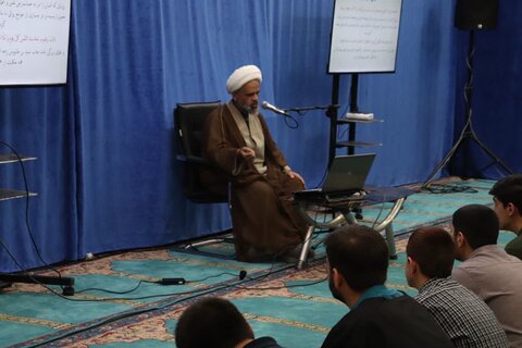 تصاویر/ نشست اخلاقی در مدرسه علمیه امام خامنه ای ارومیه