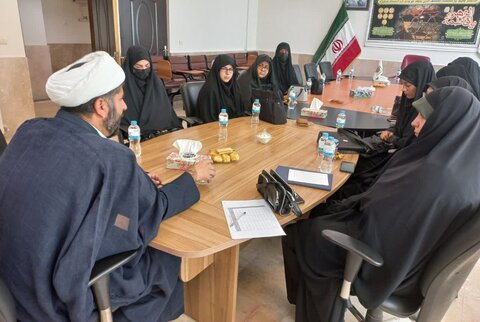 تصاویر/برگزاری جلسه شورای راهبری بانوان شهرستان کامیاران با رئیس اداره تبلیغات اسلامی