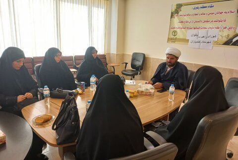 تصاویر/برگزاری جلسه شورای راهبری بانوان شهرستان کامیاران با رئیس اداره تبلیغات اسلامی