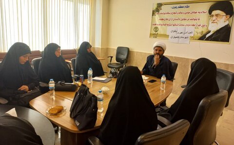 تصاویر/برگزاری جلسه شورای راهبری بانوان شهرستان کامیاران با رئیس اداره تبلیغات اسلامی