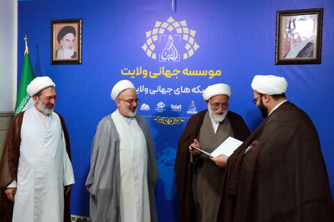 تصاویر/ احکام اعضاء و رئیس شورای سیاستگذاری  موسسه جهانی ولایت (شبکه‌های جهانی ولایت)