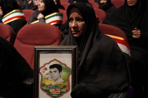 تصاویر/ اجلاسیه ۱۰۰۰ شهید اصناف قم