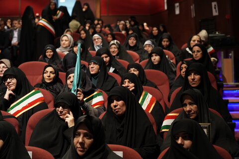 تصاویر/ اجلاسیه ۱۰۰۰ شهید اصناف قم