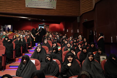 تصاویر/ اجلاسیه ۱۰۰۰ شهید اصناف قم