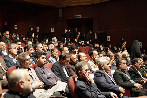 تصاویر/ اجلاسیه ۱۰۰۰ شهید اصناف قم