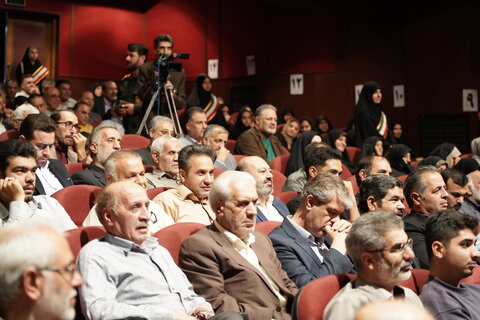 تصاویر/ اجلاسیه ۱۰۰۰ شهید اصناف قم