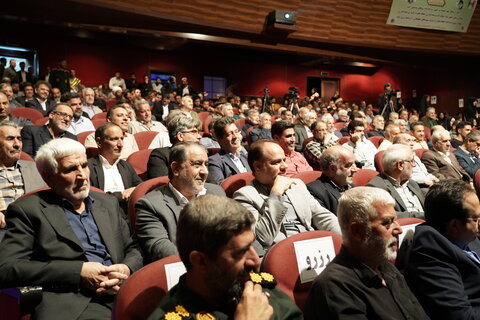 تصاویر/ اجلاسیه ۱۰۰۰ شهید اصناف قم