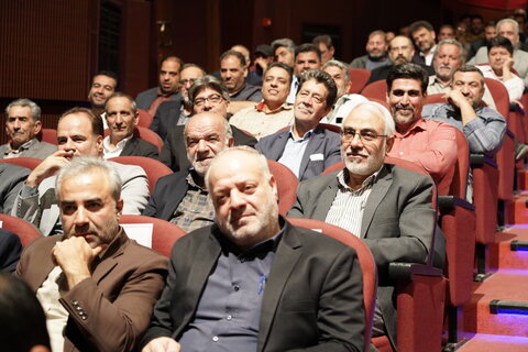 تصاویر/ اجلاسیه ۱۰۰۰ شهید اصناف قم