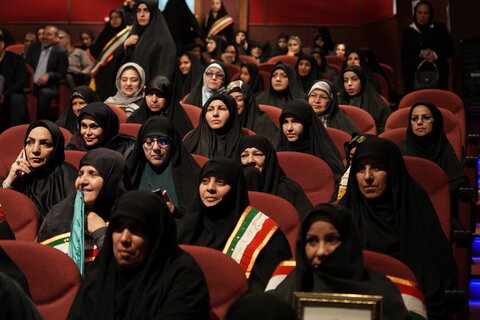 تصاویر/ اجلاسیه ۱۰۰۰ شهید اصناف قم