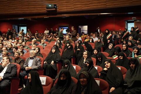 تصاویر/ اجلاسیه ۱۰۰۰ شهید اصناف قم