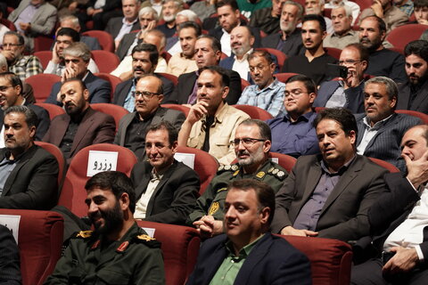 تصاویر/ اجلاسیه ۱۰۰۰ شهید اصناف قم