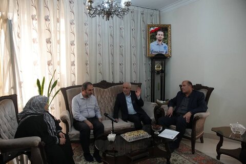 تصاویر/ دیدار رئیس بنیاد شهید با خانواده شهیدان معظم «یوسفی» و «تیزکار»