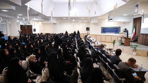 تصاویر/دیدار مدیران، اساتید و طلاب حوزه علمیه خواهران استان اردبیل با آیت الله اعرافی