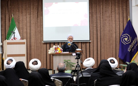 تصاویر/دیدار مدیران، اساتید و طلاب حوزه علمیه خواهران استان اردبیل با آیت الله اعرافی