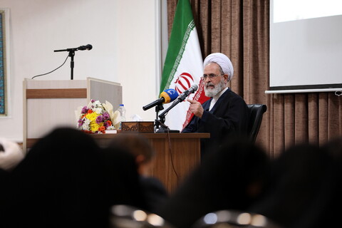 تصاویر/دیدار مدیران، اساتید و طلاب حوزه علمیه خواهران استان اردبیل با آیت الله اعرافی