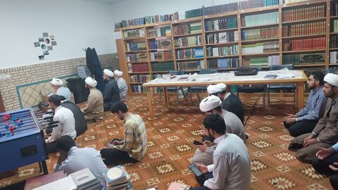 تصاویر/ مصاحبه درس خارج طلاب مدارس علمیه کاشان