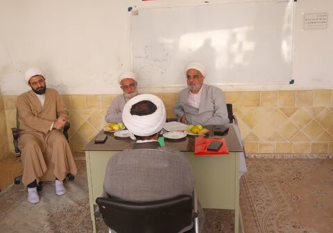 تصاویر/ مصاحبه درس خارج طلاب مدارس علمیه کاشان