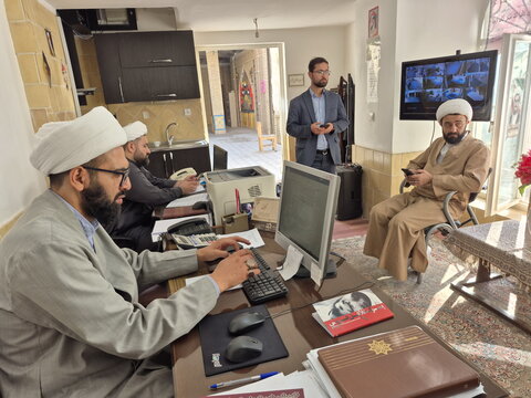 تصاویر/ مصاحبه درس خارج طلاب مدارس علمیه کاشان