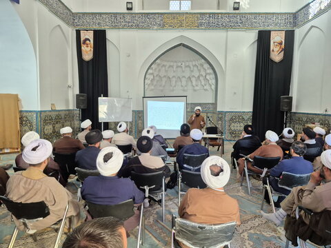 تصاویر/ برگزاری دوره جامع نگارش پایان‌نامه برای طلاب و اساتید مدارس علمیه  کاشان