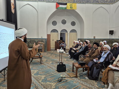 تصاویر/ برگزاری دوره جامع نگارش پایان‌نامه برای طلاب و اساتید مدارس علمیه  کاشان