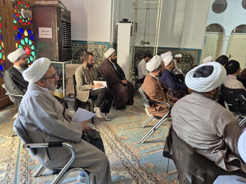 تصاویر/ برگزاری دوره جامع نگارش پایان‌نامه برای طلاب و اساتید مدارس علمیه  کاشان