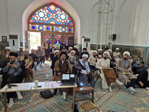 تصاویر/ برگزاری دوره جامع نگارش پایان‌نامه برای طلاب و اساتید مدارس علمیه  کاشان