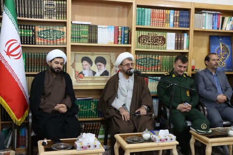 تصاویر/ دیدار جمعی از دانش آموزان خرم دره با امام جمعه شهرستان این شهرستان