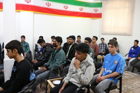 تصاویر/ دیدار جمعی از دانش آموزان خرم دره با امام جمعه شهرستان این شهرستان