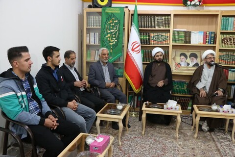 تصاویر/ دیدار جمعی از دانش آموزان خرم دره با امام جمعه شهرستان این شهرستان