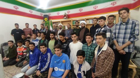 تصاویر/ دیدار جمعی از دانش آموزان خرم دره با امام جمعه شهرستان این شهرستان