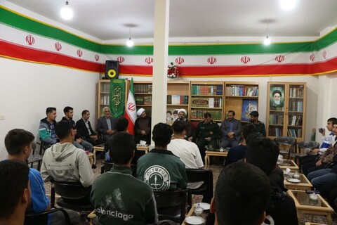 تصاویر/ دیدار جمعی از دانش آموزان خرم دره با امام جمعه شهرستان این شهرستان