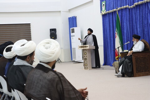 نشست جمعی از مبلغین و روحانیون اهواز با نماینده ولی فقیه در خوزستان