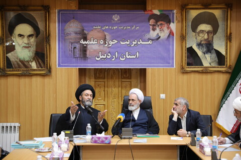 تصاویر/ جلسه آیت الله اعرافی با نماینده ولی فقیه و اعضای شورای استان اردبیل و اعطای احکام