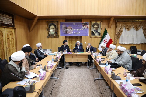 تصاویر/ جلسه آیت الله اعرافی با نماینده ولی فقیه و اعضای شورای استان اردبیل و اعطای احکام