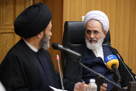 تصاویر/ جلسه آیت الله اعرافی با نماینده ولی فقیه و اعضای شورای استان اردبیل و اعطای احکام